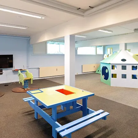 6 Person In アパート