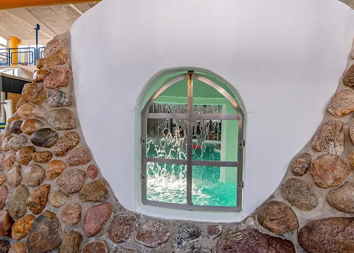 6 Person In Apartment