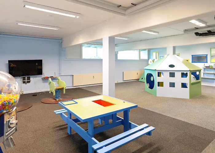 6 Person In Apartment